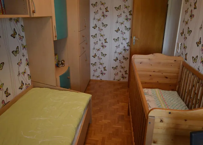 Schwebebahn In Appartement Wuppertal