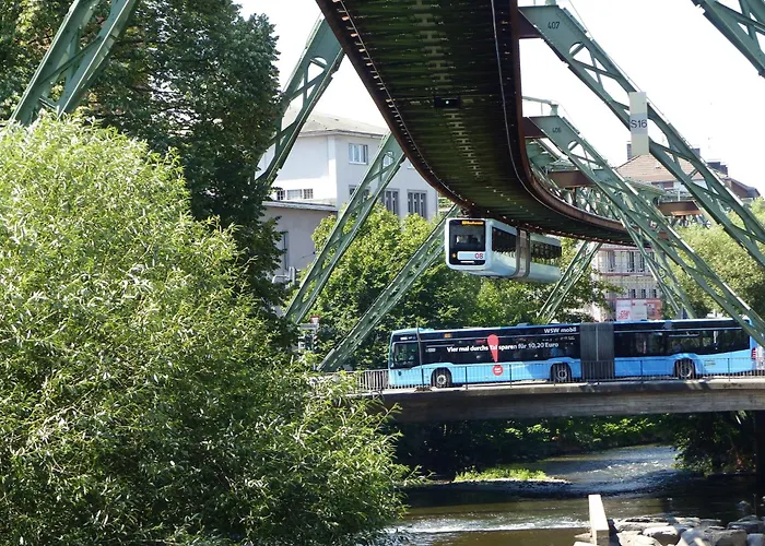 アパート Schwebebahn In ヴッパータール